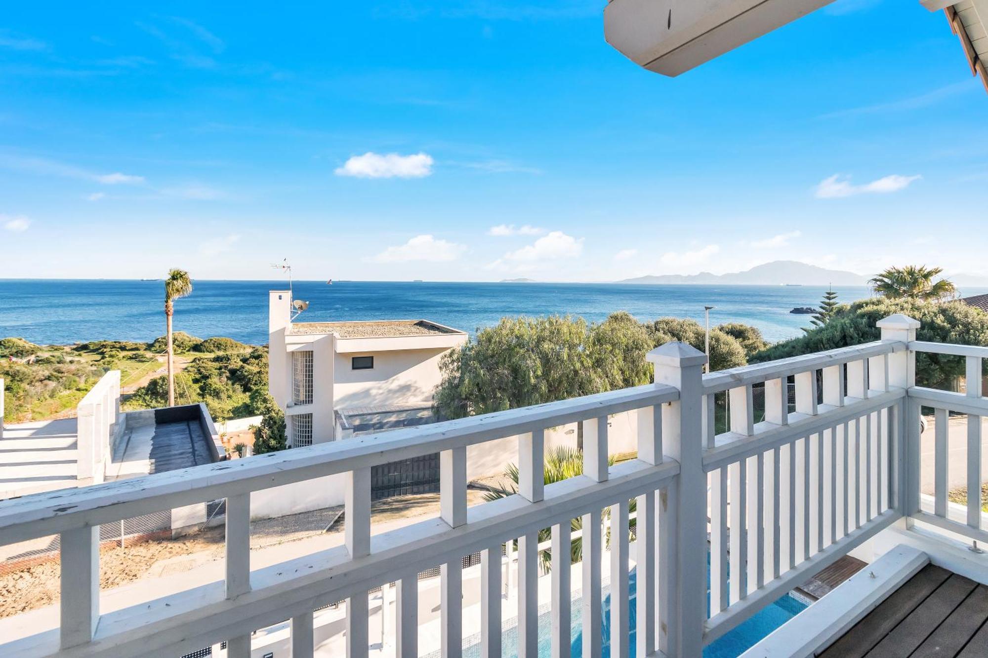 Increible Villa De Madera Con Vistas Al Mar อัลเฮซิราส ภายนอก รูปภาพ