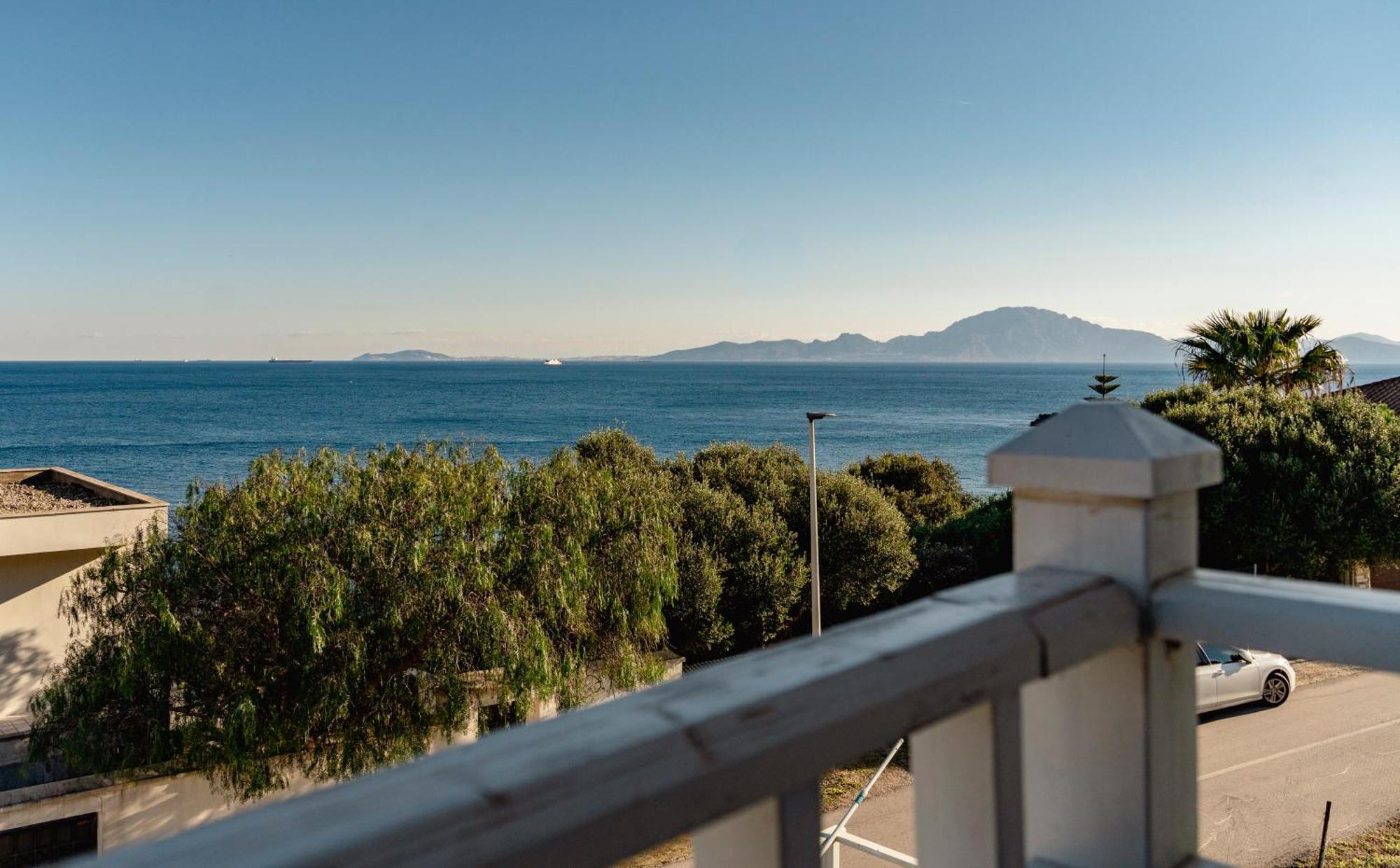 Increible Villa De Madera Con Vistas Al Mar อัลเฮซิราส ภายนอก รูปภาพ