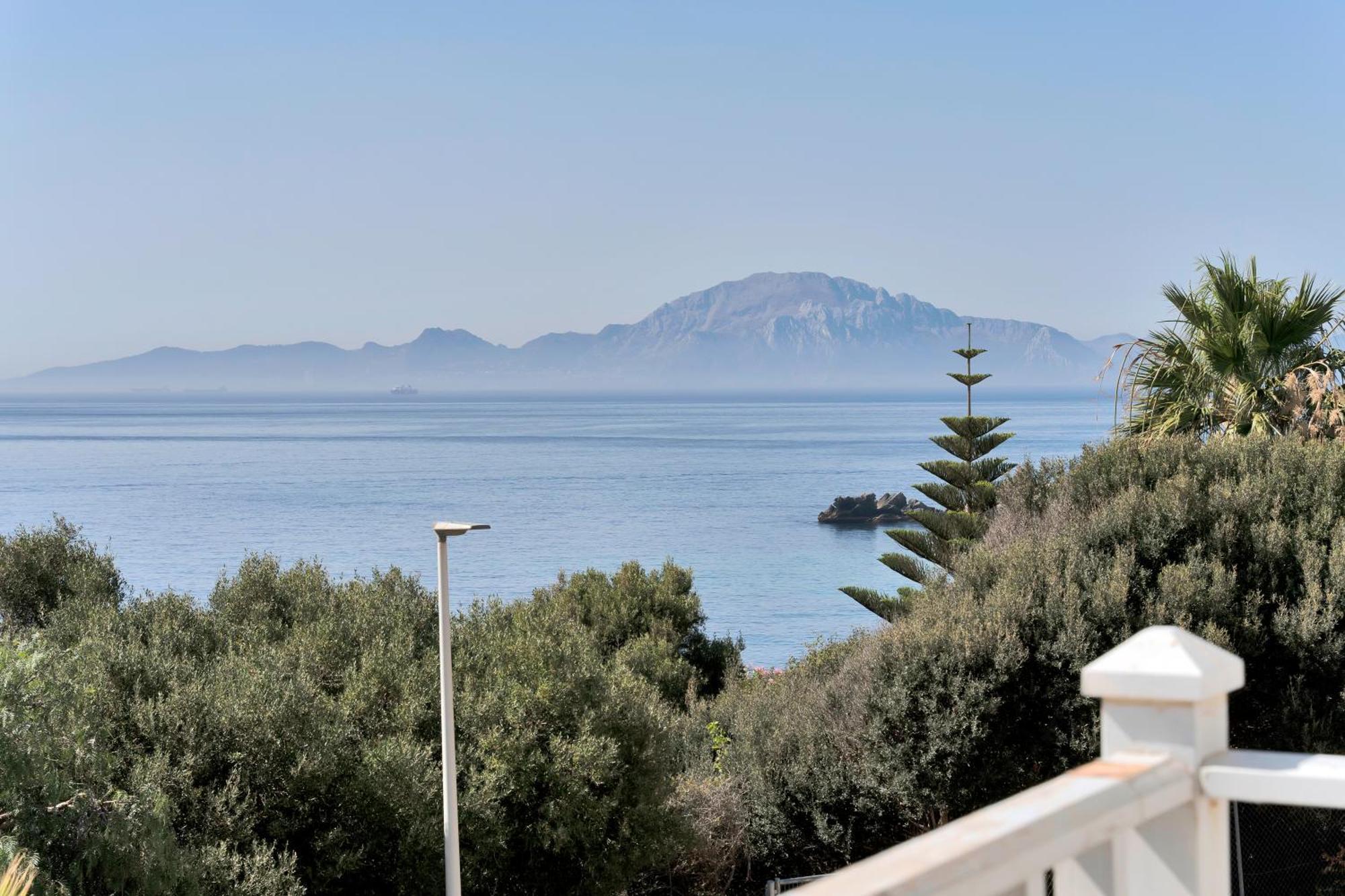 Increible Villa De Madera Con Vistas Al Mar อัลเฮซิราส ภายนอก รูปภาพ